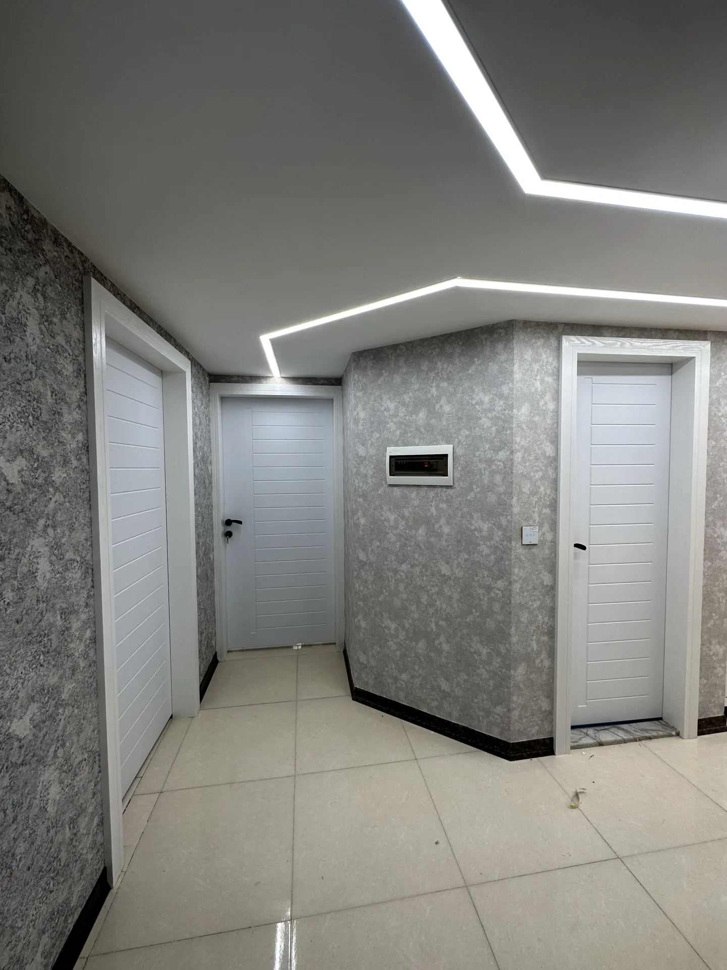 خط سفید — تصویر پروژه